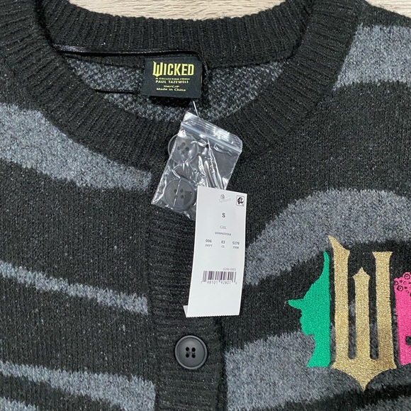 Target x Paul Tazewell Wicked Graphic Oversized Cardigan NWT Ariana Grande - Picture 4 of 5